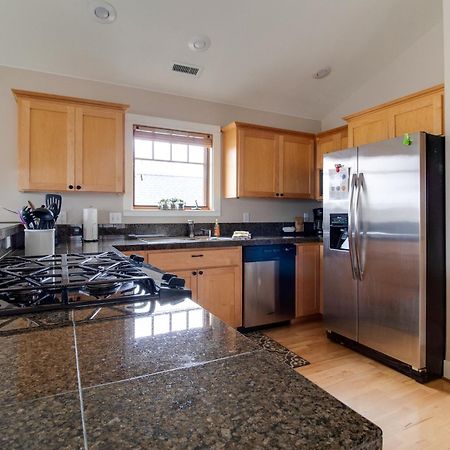 Riley'S Mountain View Apartment Систърс Екстериор снимка