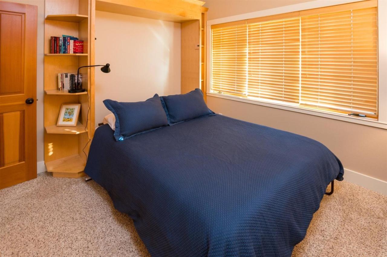 Riley'S Mountain View Apartment Систърс Екстериор снимка