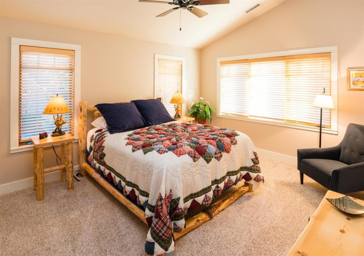 Riley'S Mountain View Apartment Систърс Екстериор снимка