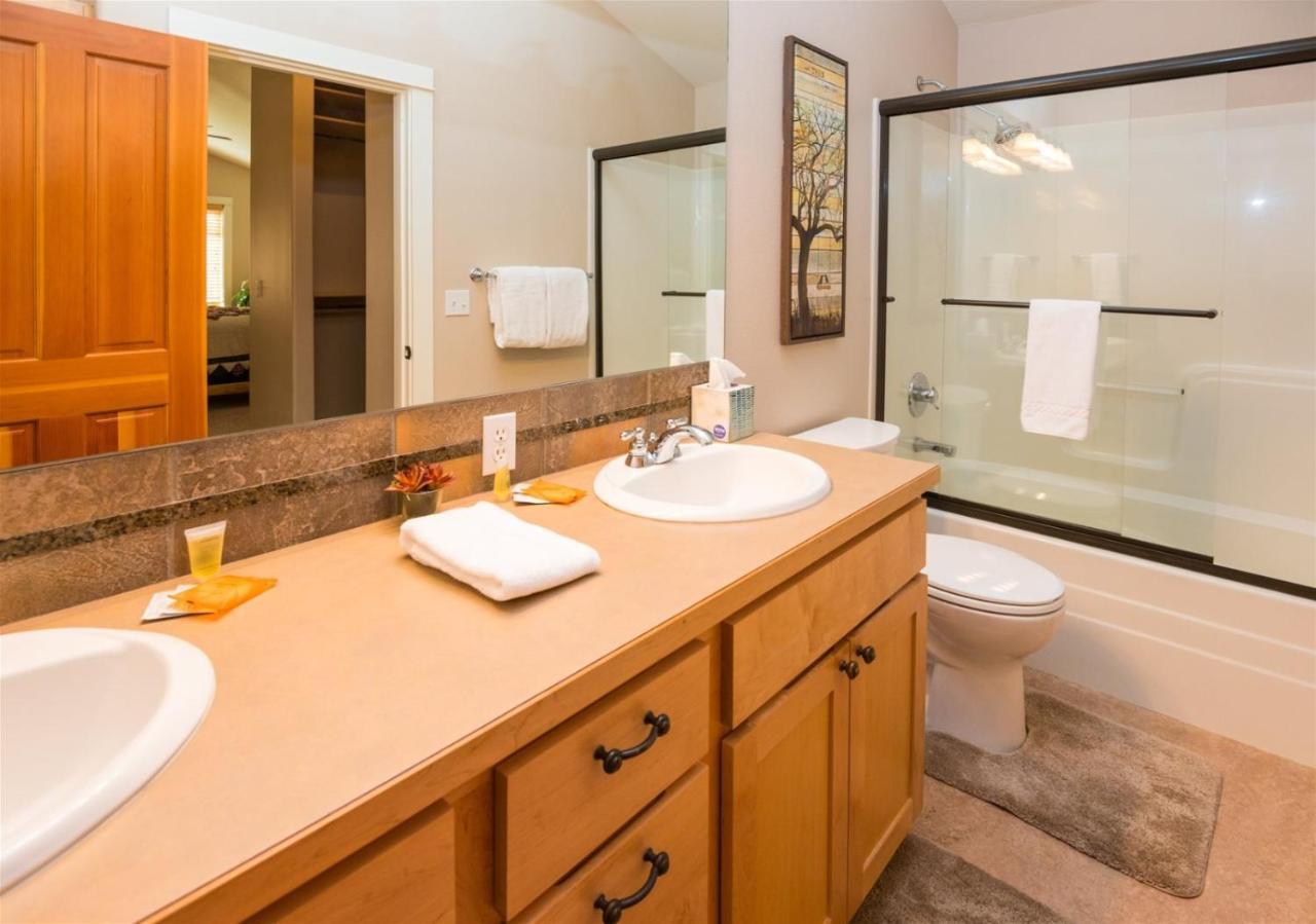 Riley'S Mountain View Apartment Систърс Екстериор снимка