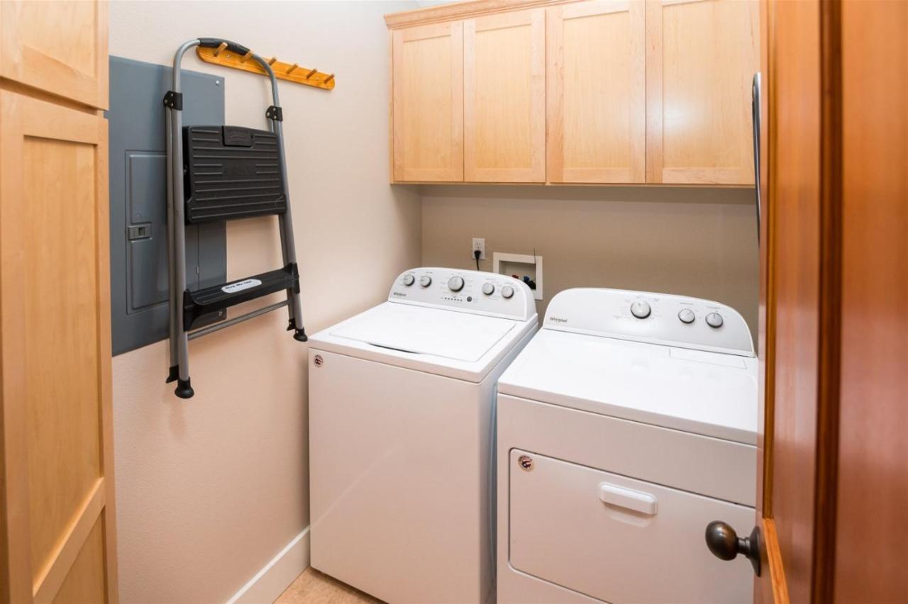 Riley'S Mountain View Apartment Систърс Екстериор снимка
