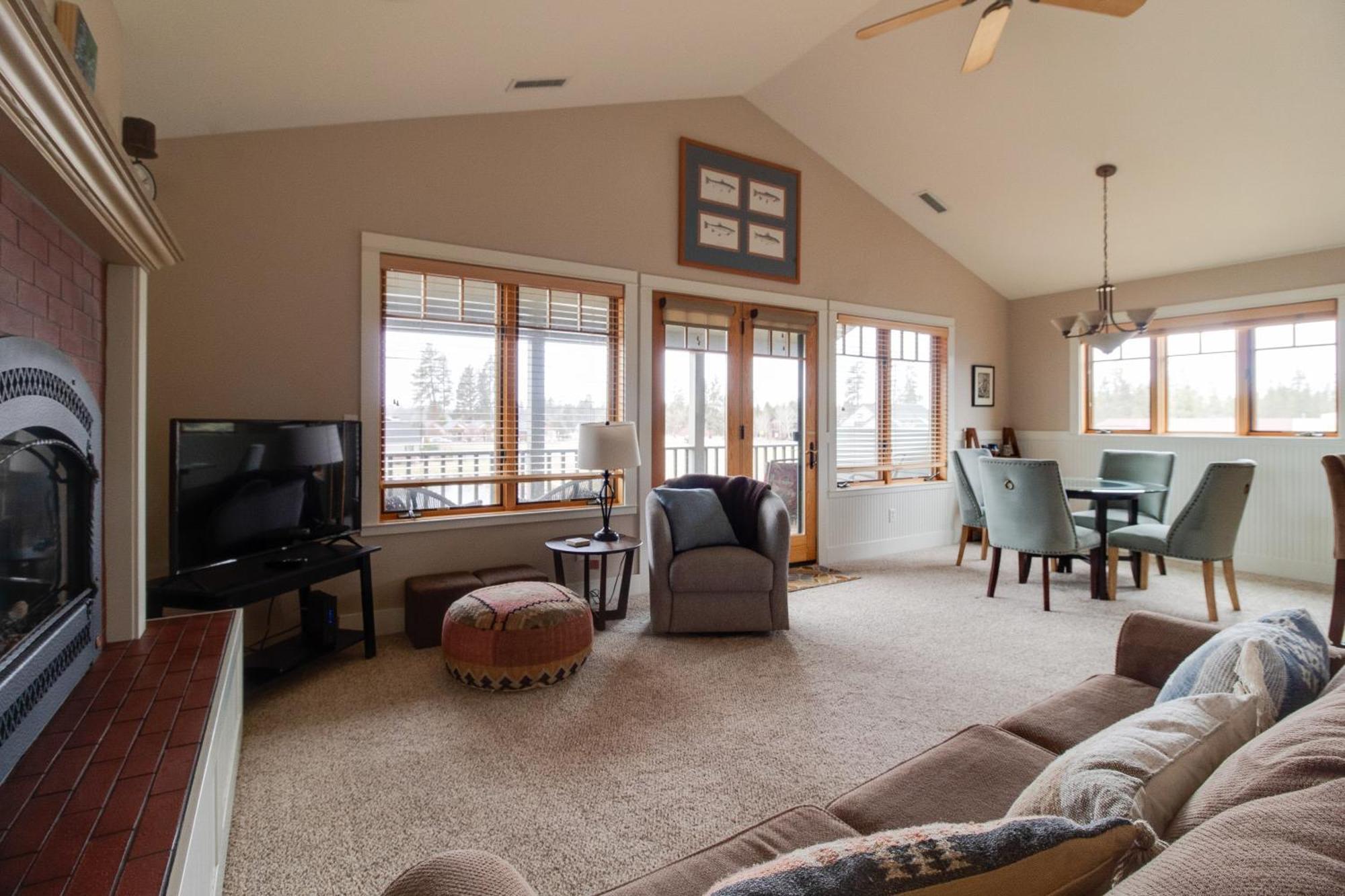 Riley'S Mountain View Apartment Систърс Екстериор снимка